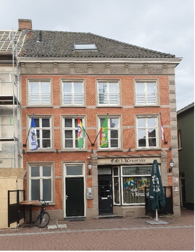 Pand hoek Oelemarkt Carisstraatje anno 2025